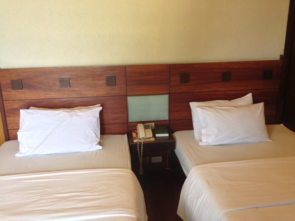 La Residencia Al Mar Hotel Dumaguete City Room photo